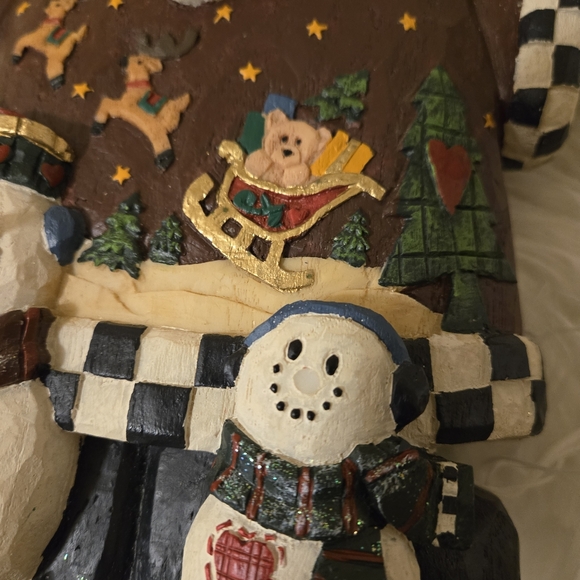 Santa Claus Figurine with Snowmen and Reindeers. - Picture 9 of 9